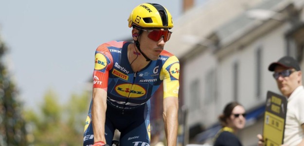 Juan Ayuso en acción durante el Alpe d'Huez del Tour de Francia 2026