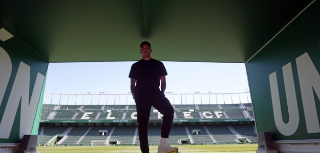 Álvaro Rodríguez regresa Aeropuerto Alicante-Elche tras pruebas médicas Bournemouth