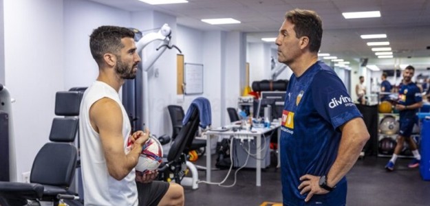Jugadores Valencia CF en entrenamiento pretemporada 2026-2027