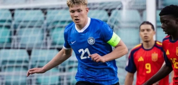 Andero Kaares, delantero estonio, con uniforme FC Flora Tallinn
