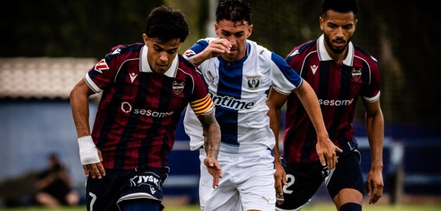 Jugadores del Levante UD durante entrenamiento de pretemporada en ciudad deportiva