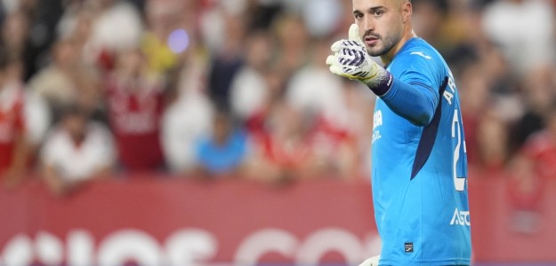 Arnau Tenas portero Villarreal durante entrenamiento oficial