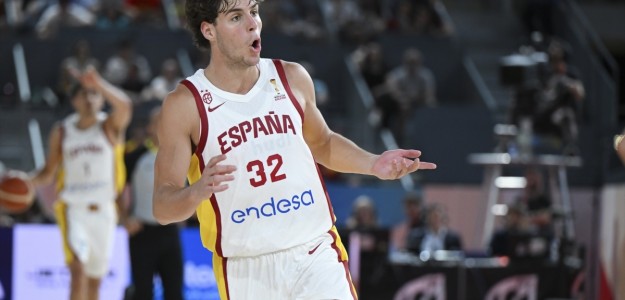 Álvaro Cárdenas y Mario Saint-Supéry, jugadores Valencia Basket, convocados España