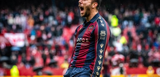Iker Losada durante su etapa cedido en el Levante UD temporada 2023-24