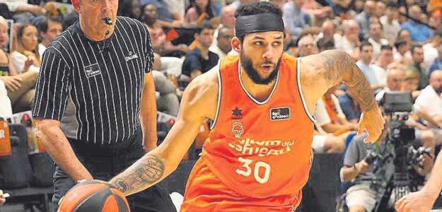 Kassius Robertson con la camiseta del Valencia Basket en partido de Liga Endesa