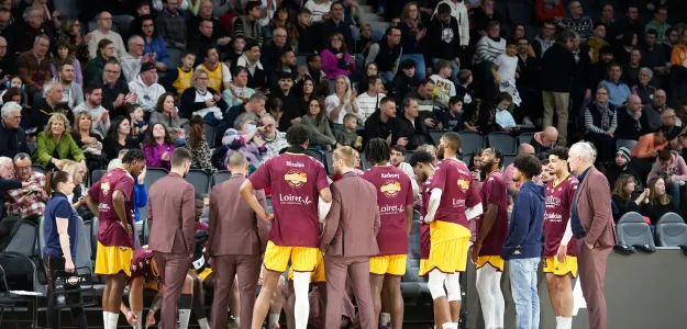 Guillem Ferrando, base valenciano, en acción con el Bàsquet Girona