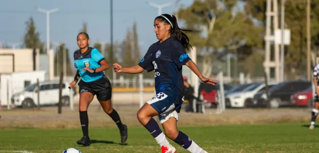 Inés Rizo con la camiseta del Levante UD Femenino en un partido de Liga F