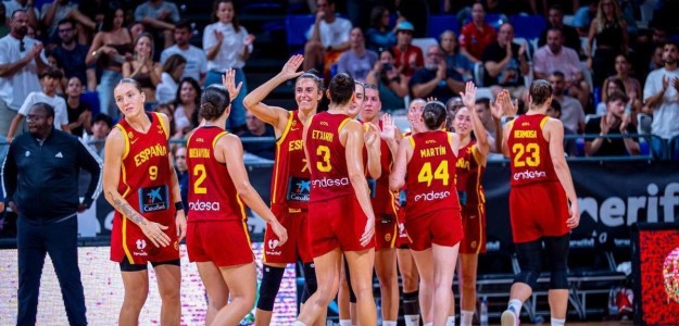 Helena Pueyo en acción durante España Nigeria amistoso preparación Mundial