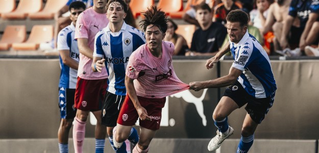 Javi Guerra celebra gol Valencia CF ante Hércules amistoso pretemporada
