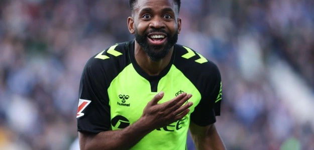 Cédric Bakambu en acción durante un partido internacional reciente