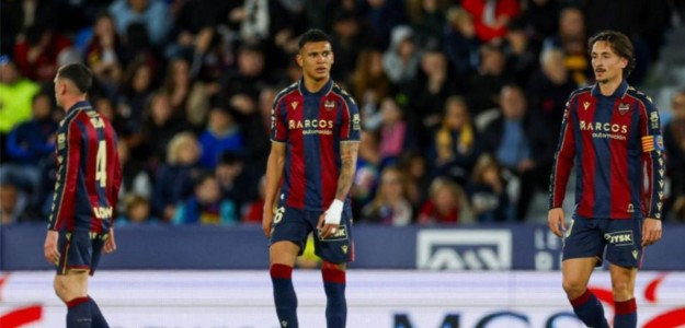Kervin Arriaga centrocampista Levante UD uniforme azulgrana