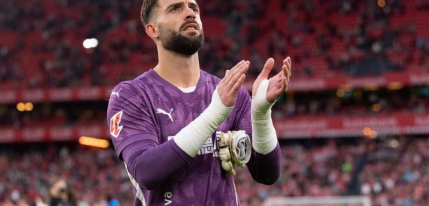 Antonio Sivera, portero del Deportivo Alavés, en acción durante un partido de LaLiga