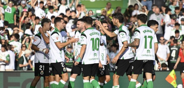 Yassir Zabiri celebra uno de sus goles en el Racing vs Elche