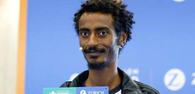 Yomif Kejelcha corriendo en la prueba de media maratón de Buenos Aires