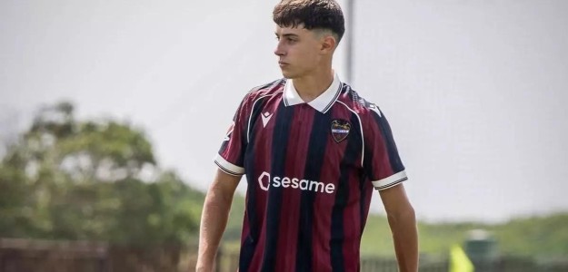 Marc Santos en su debut con el Levante UD en LaLiga a los 15 años