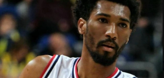 Armoni Brooks en acción con el Olimpia de Milán en la Euroliga