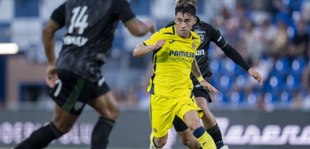 Jugador del Villarreal celebra gol frente al Galatasaray en Estambul