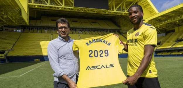 Willy Kambwala con camiseta del Villarreal CF en partido de LaLiga