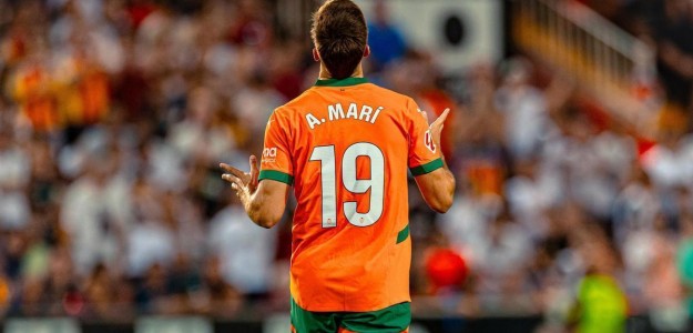 Alberto Marí con la camiseta del Valencia CF en Mestalla