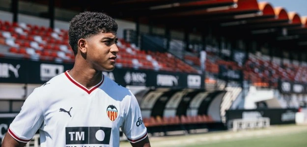 Román Davis lateral derecho Valencia CF Venezuela cantera