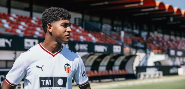 Román Davis lateral derecho Valencia CF Venezuela cantera