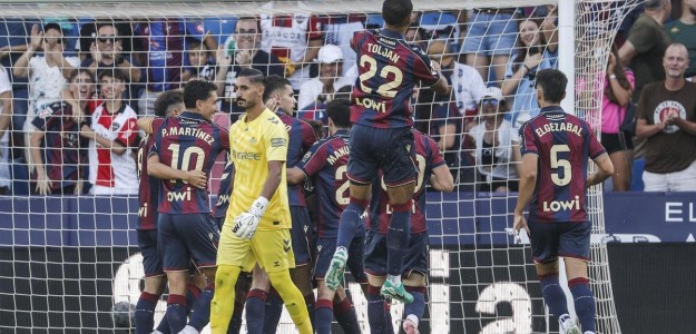 Levante UD prepara partido ante Real Betis en Ciutat de València
