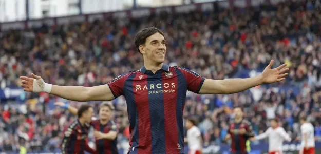 Carlos Espí celebra su primer gol con el Real Madrid ante el Ferencváros