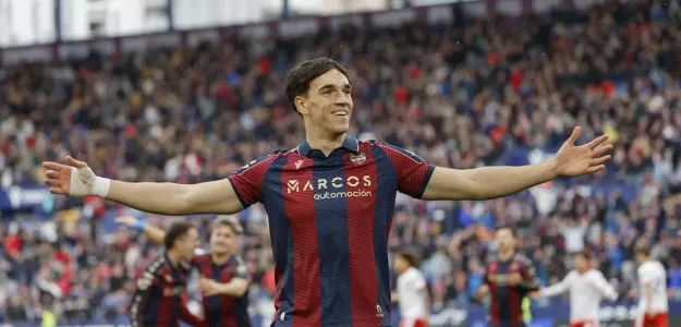 Carlos Espí celebra su primer gol con el Real Madrid ante el Ferencváros