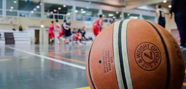 Gonzalo Corbalán en acción con Valencia Basket en pretemporada 2024