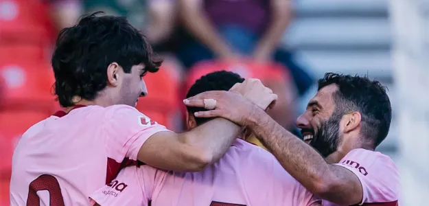 Arnaut Danjuma celebra gol Valencia CF pretemporada Inglaterra