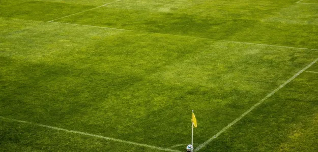 Arnau Martínez en acción con la camiseta del Girona FC durante un encuentro