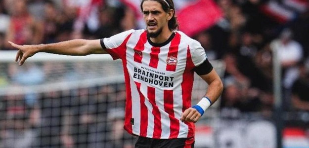 Yarek Gasiorowski en acción con la camiseta del PSV Eredivisie