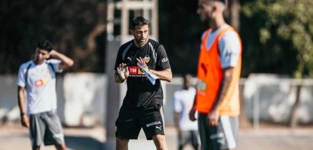 Óscar Sánchez, nuevo entrenador provisional del Valencia CF en Mestalla
