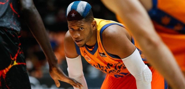 Jasiel Rivero, pívot cubano, en acción con Valencia Basket