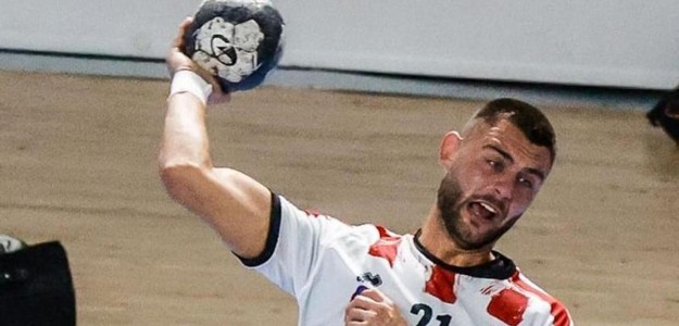 Jugadores del Fertiberia Puerto Sagunto celebran victoria ante Ademar León