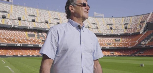 Mario Alberto Kempes gesticula durante declaración sobre Valencia CF