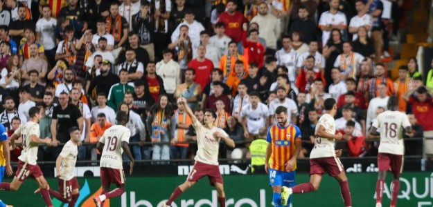 Estadio de Mestalla con afición del Valencia CF durante partido de LaLiga