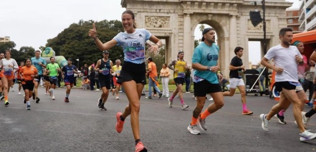 Corredores en línea de salida del Medio Maratón de Valencia