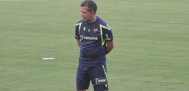 Luís Castro, entrenador del Levante UD, en rueda de prensa valorando el mercado