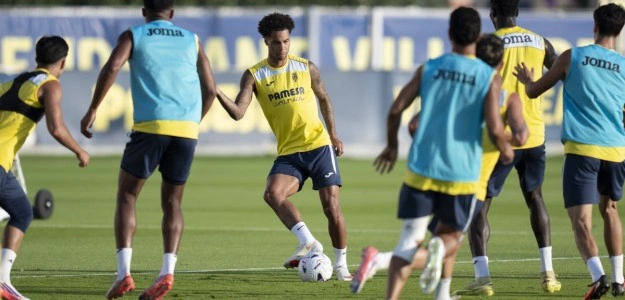 Jugadores Villarreal Levante antes duelo Cerámica LaLiga