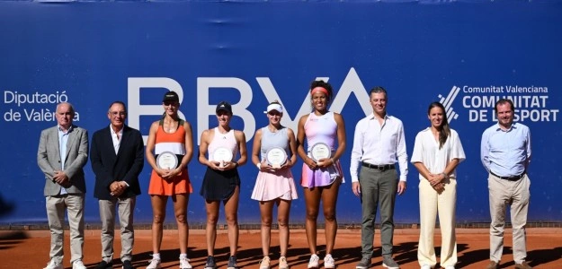 Alicia Herrero en acción durante la final del BBVA Open Internacional de Valencia