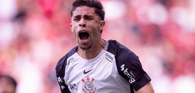 Gabriel Paulista en acción con la camiseta del Corinthians