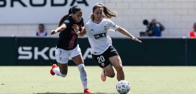 Jugadoras Valencia CF Femenino durante encuentro contra Madrid CFF Puchades