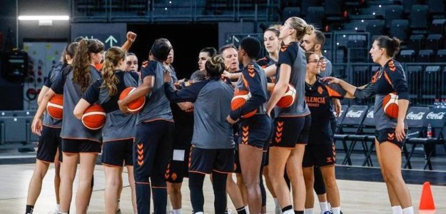 Valencia Basket en el Roig Arena durante entrenamiento previo al Baxi Ferrol
