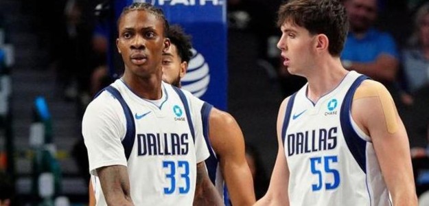 Sergio de Larrea en acción con los Dallas Mavericks durante la pretemporada NBA