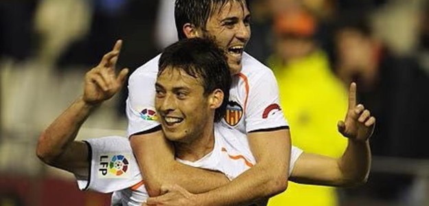 David Silva con el balón en su etapa como futbolista profesional