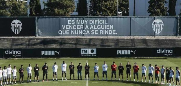 Plantilla Valencia CF minuto silencio homenaje víctimas tragedia