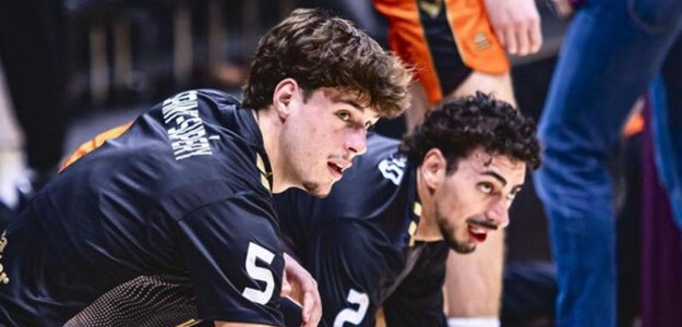 Dylan Osetkowski con camiseta Valencia Basket en partido ACB