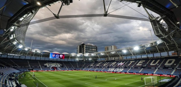 Personal del Levante UD en jornada formativa sobre Punto Violeta LaLiga