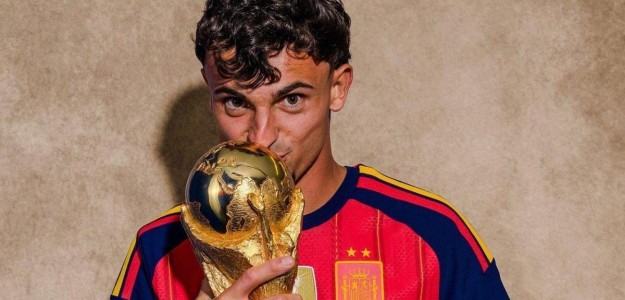 Marc Pubill con la medalla de campeón del mundo tras ganar la Copa del Mundo 2026